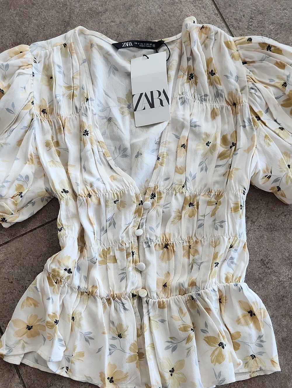 NWT...Zara Cream Floral Puff-Sleeve Button-Front Blouse